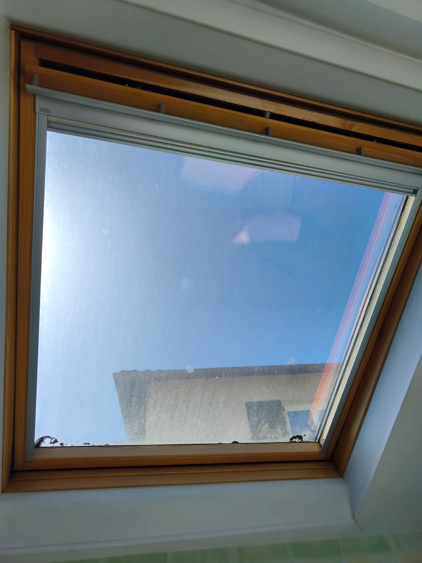 nettoyage-velux-avant Avant et après le nettoyage de Velux accessibles à Roanne